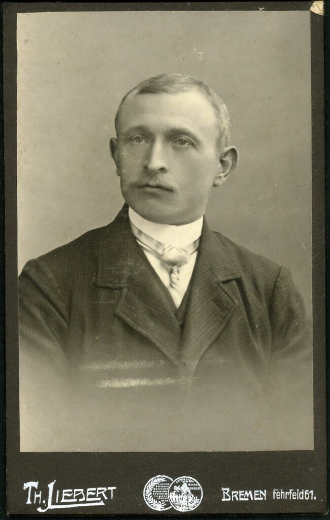 A monochrome photographic portrait from between 1865 and the 1920s taken by Th. Liebert, Fehrfeld 61, Bremen
