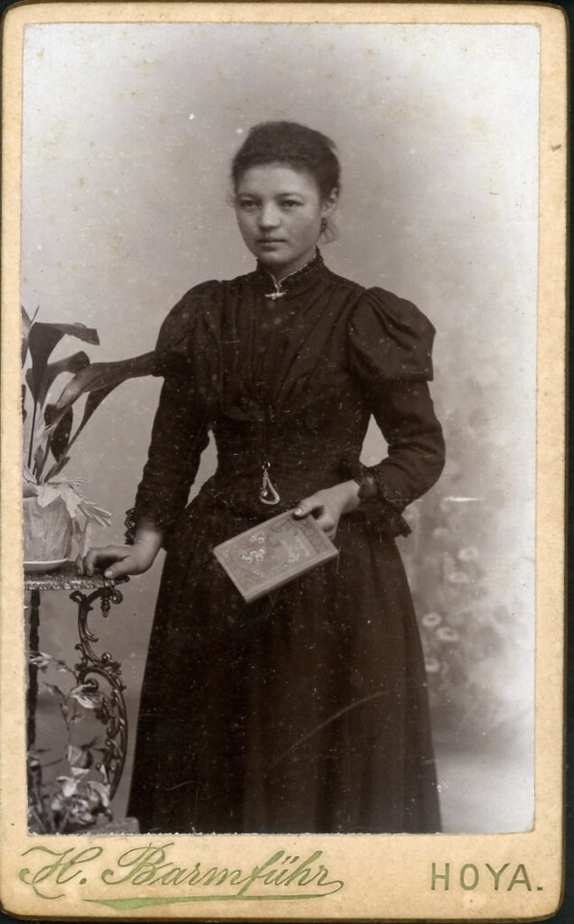 A monochrome photographic portrait from between 1865 and the 1920s taken by H. Barmführ, Hoya