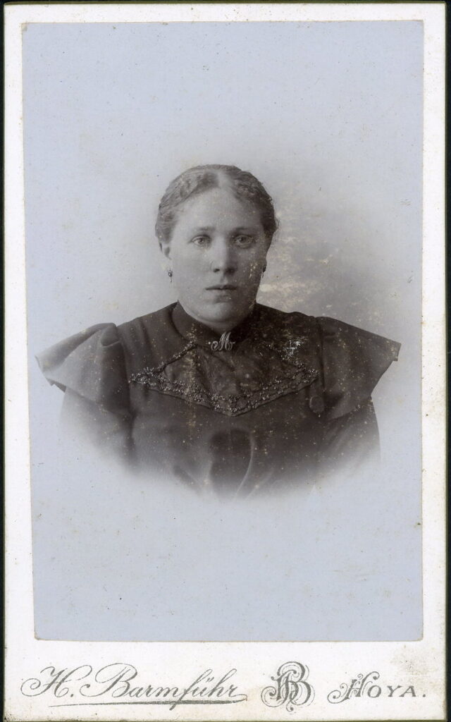 A monochrome photographic portrait from between 1865 and the 1920s taken by H. Barmführ, Hoya