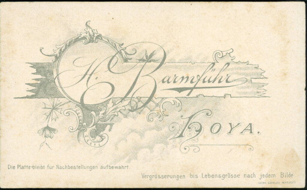 Reverse of a monochrome photographic portrait from between 1865 and the 1920s taken by H. Barmführ, Hoya