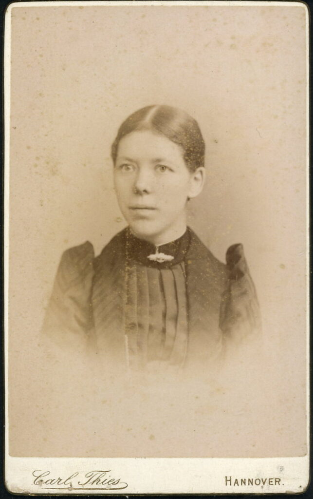 A monochrome photographic portrait from between 1865 and the 1920s taken by Carl Thies, Höltystraße 13, Hannover