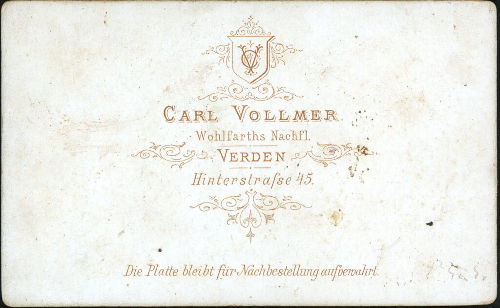 Reverse of a monochrome photographic portrait from between 1865 and the 1920s taken by Carl Vollmer, Hinterstraße 45, Verden, formerly Wohlfarth