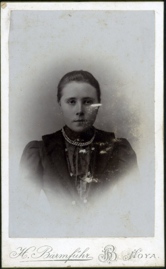 A monochrome photographic portrait from between 1865 and the 1920s taken by H. Barmführ, Hoya