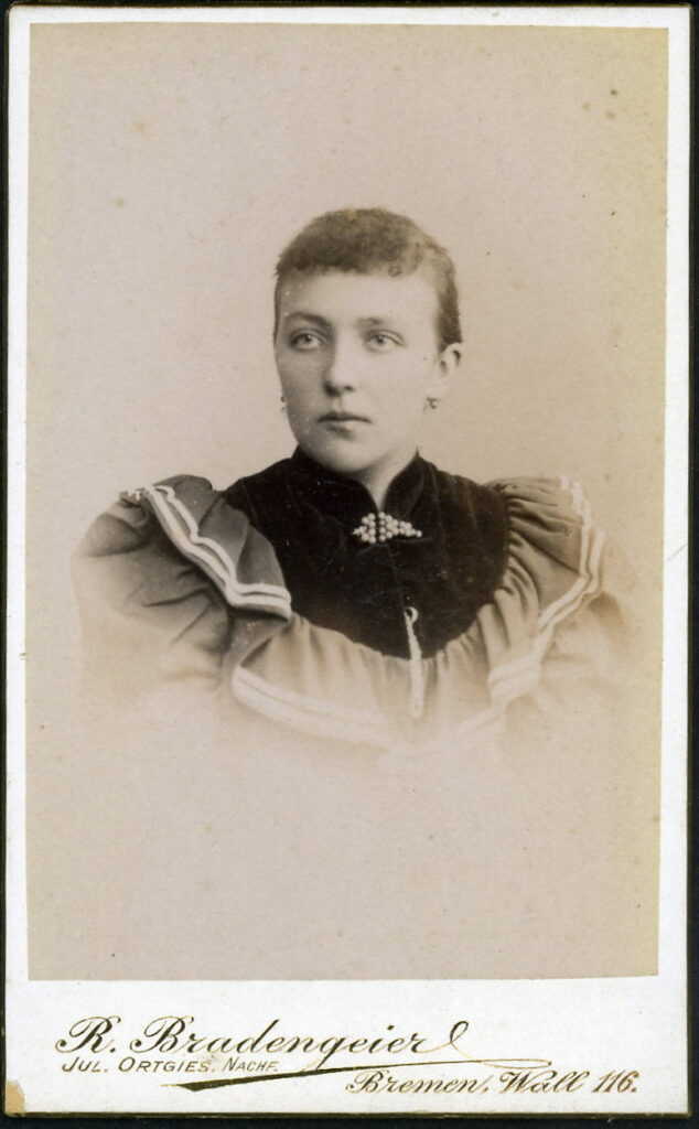 A monochrome photographic portrait from between 1865 and the 1920s taken by R. Bradengeier, Wall 116, Bremen, formerly Jul. Ortgies