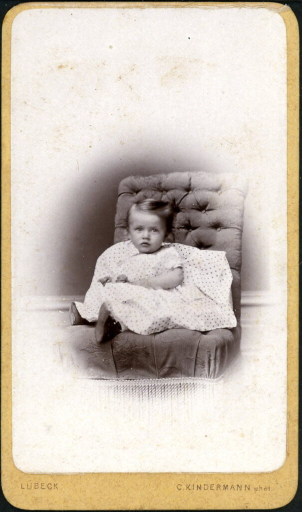 A monochrome photographic portrait from between 1865 and the 1920s taken by Conr. Kindermann, Breite Straße 788, Lübeck, dated 1886