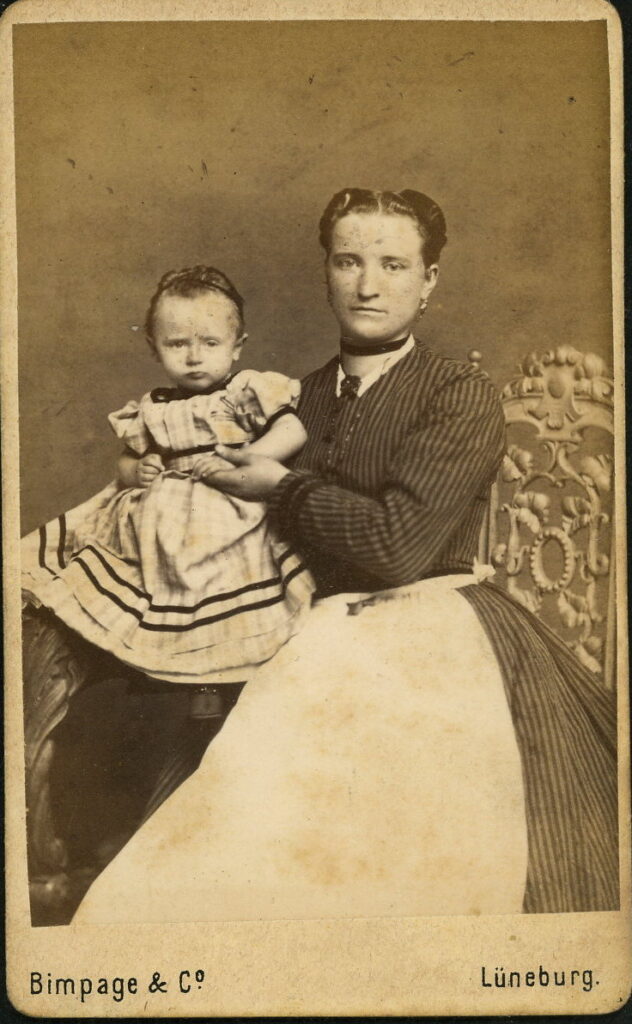 A monochrome photographic portrait from between 1865 and the 1920s taken in Atelier Bimpage, Am Meere, Lüneburg