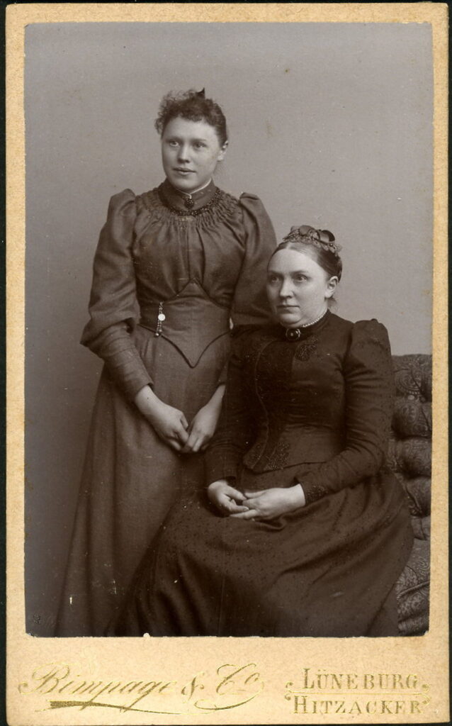 A monochrome photographic portrait from between 1865 and the 1920s taken in Atelier Bimpage, Am Meere, Lüneburg