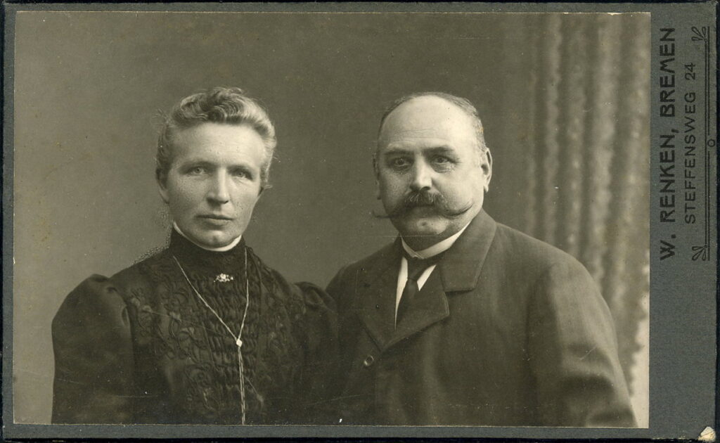 A monochrome photographic portrait from between 1865 and the 1920s taken by W. Renken, Steffensweg 24, Bremen