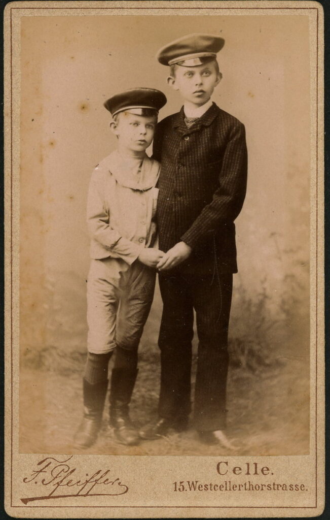 A monochrome photographic portrait from between 1865 and the 1920s taken by F. Pfeiffer, Westcellerthorstraße 15, Celle