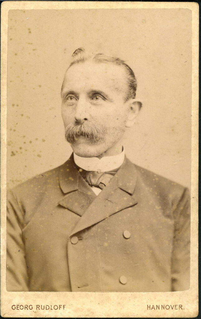 A monochrome photographic portrait from between 1865 and the 1920s taken by Georg Rudloff, Georg-Straße 12, Hannover