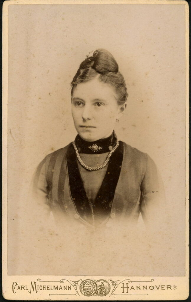 A monochrome photographic portrait from between 1865 and the 1920s taken by Carl Michelmann, Ständehausstraße 9, Hannover