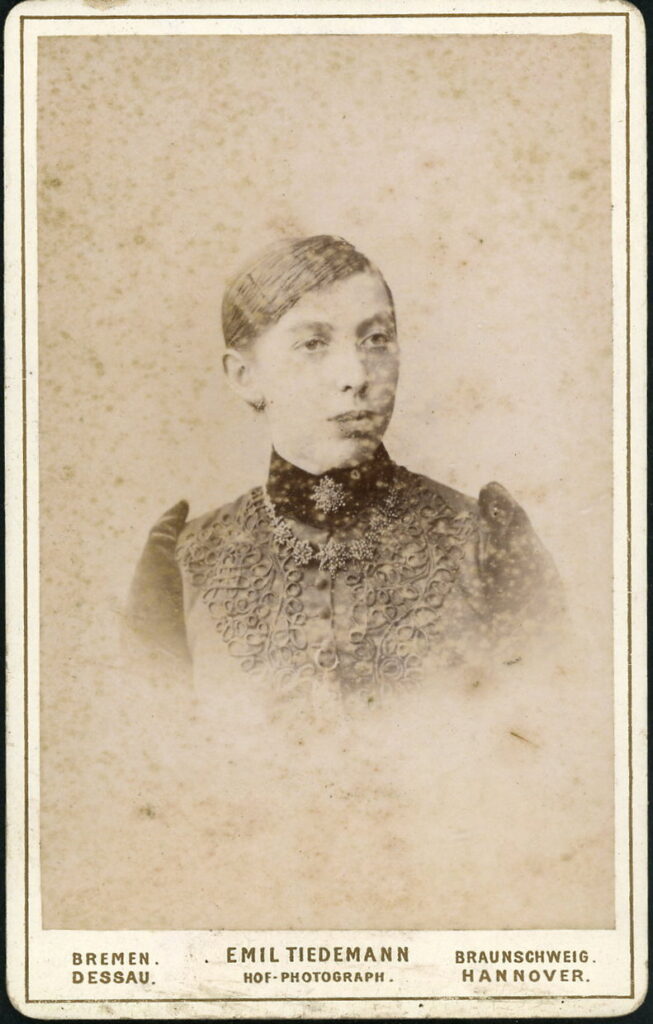 A monochrome photographic portrait from between 1865 and the 1920s taken by Emil Tiedemann, Richtweg 12, Bremen, Ernst-August-Platz 6, Hannover, Bohlweg 66, Braunschweig, Leopoldstraße 4, Dessau, Brake a. W.