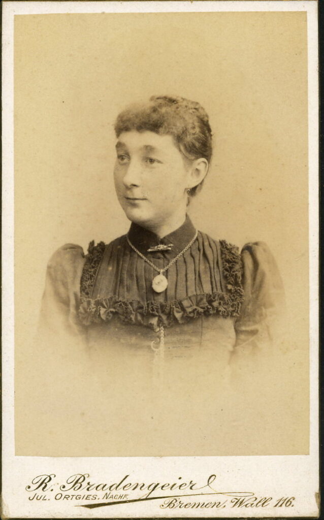 A monochrome photographic portrait from between 1865 and the 1920s taken by R. Bradengeier, former Jul. Ortgies, Wall 116, Bremen