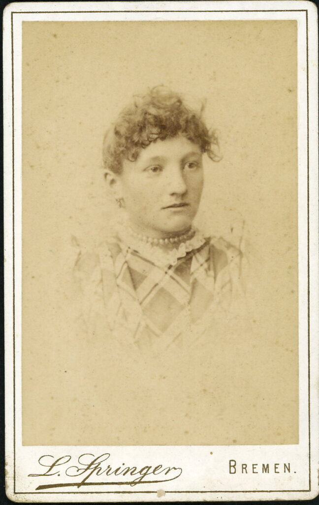 A monochrome photographic portrait from between 1865 and the 1920s taken by Ludwig Springer, Am Wall 132 / 133, Bremen