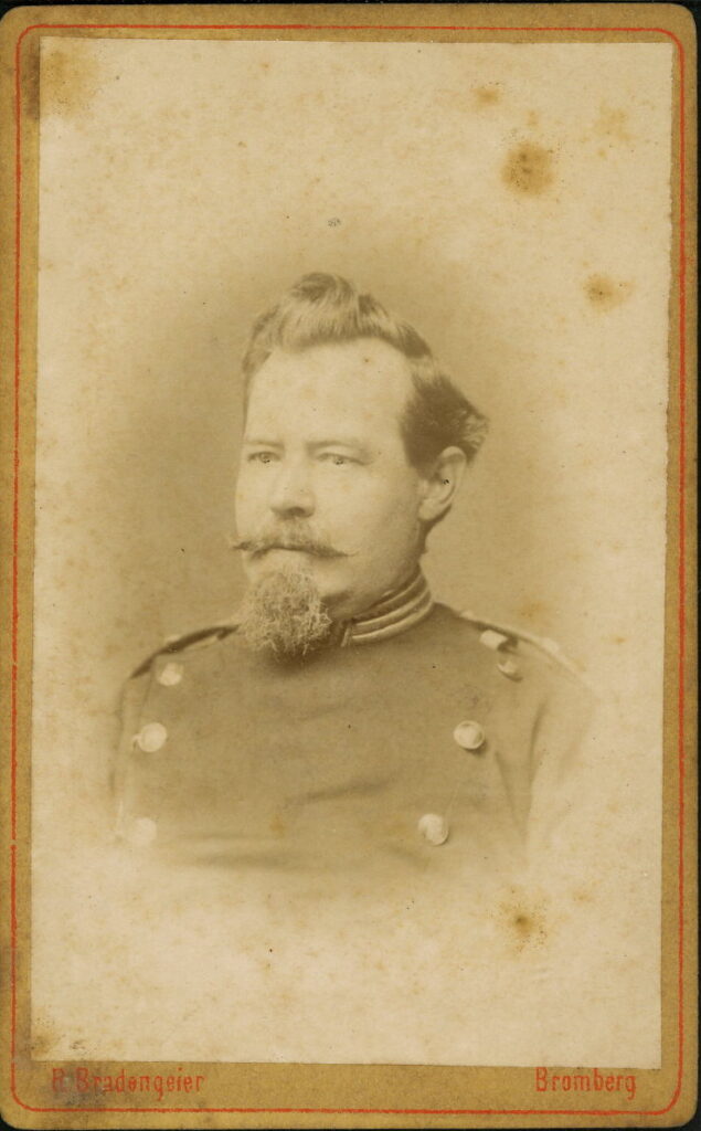 A monochrome photographic portrait from between 1865 and the 1920s taken by R. Bradengeier, Wilhelm-Straße 14, Bromberg
