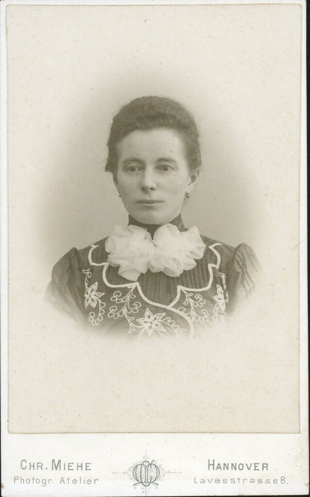 A monochrome photographic portrait from between 1865 and the 1920s taken by Chr. Miehe, Lavesstraße 8, Hannover