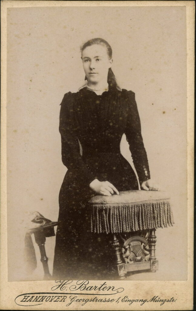 A monochrome photographic portrait from between 1865 and the 1920s taken by H. Barten, Georg-Straße 1, Hannover