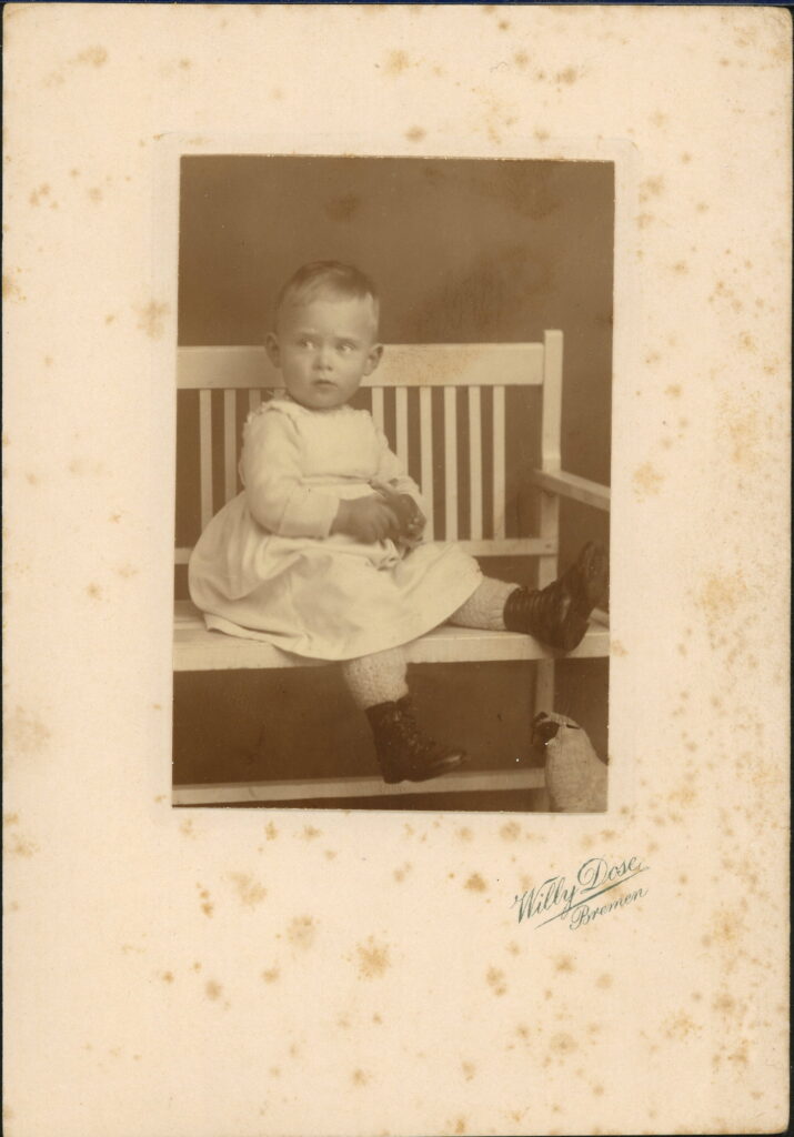 A monochrome photographic portrait from between 1865 and the 1920s taken by Willy Dose, Bremen