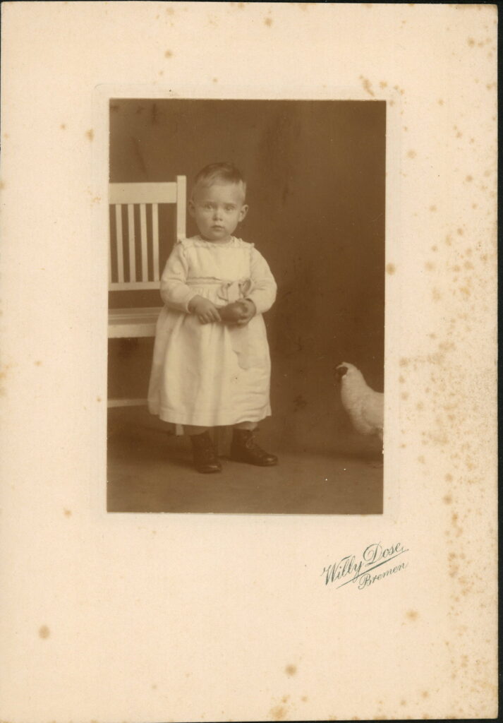 A monochrome photographic portrait from between 1865 and the 1920s taken by Willy Dose, Bremen