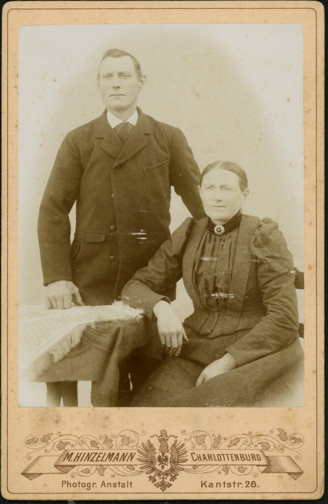 A monochrome photographic portrait from between 1865 and the 1920s taken by M. Hinzelmann, Kantstraße 28, Charlottenburg