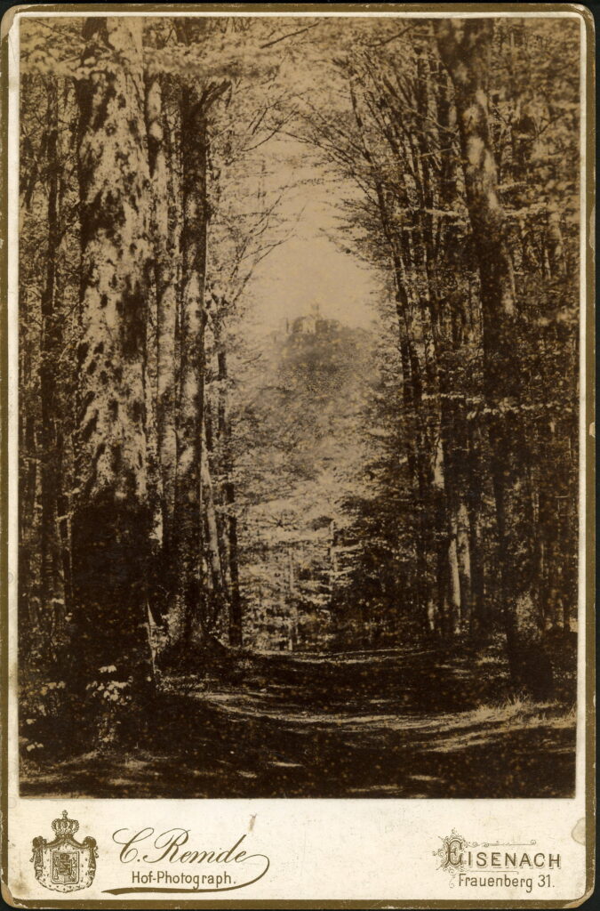 A monochrome photographic portrait from between 1865 and the 1920s taken by C. Remde, Frauenberg 31, Eisenach