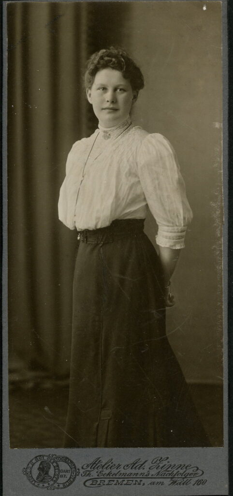 A monochrome photographic portrait from between 1865 and the 1920s taken by Ad. Zinne, formerly Th. Eckelmann, Am Wall 160, Bremen