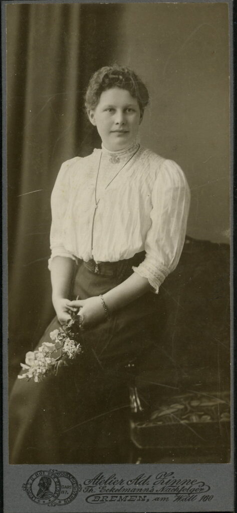 A monochrome photographic portrait from between 1865 and the 1920s taken by Ad. Zinne, formerly Th. Eckelmann, Am Wall 160, Bremen