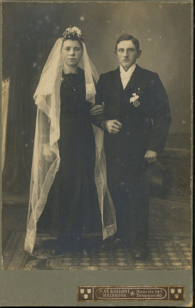 A monochrome photographic portrait from between 1865 and the 1920s taken by Max Bolloni, Moorstraße 145, Walsrode