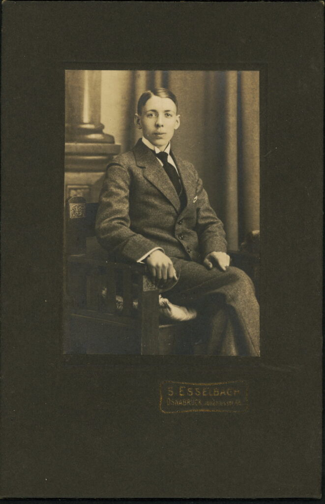 A monochrome photographic portrait from between 1865 and the 1920s taken by S. Esselbach, Johannisstraße 65, Osnabrück