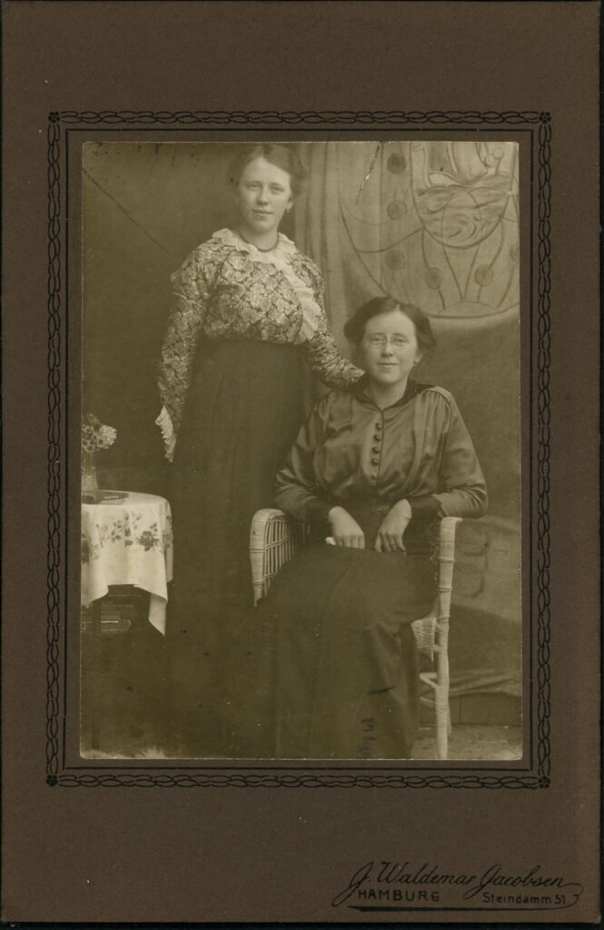 A monochrome photographic portrait from between 1865 and the 1920s taken by J. Waldemar Jacobsen, Steindamm 51, Hamburg