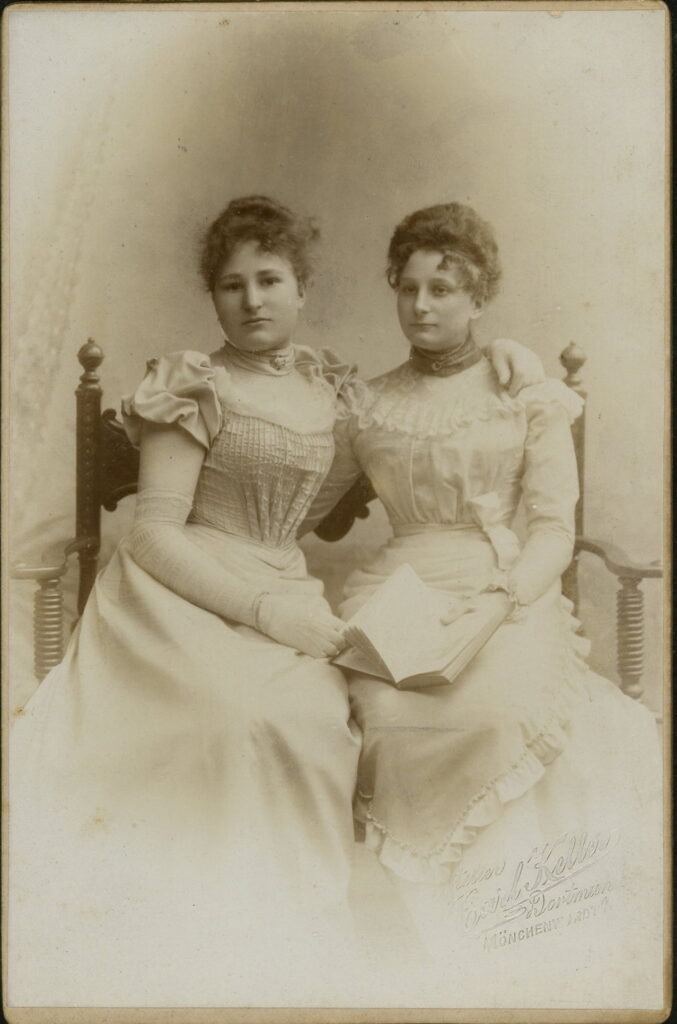 A monochrome photographic portrait from between 1865 and the 1920s taken by Carl Keller, Mönchenwordt 1, Dortmund