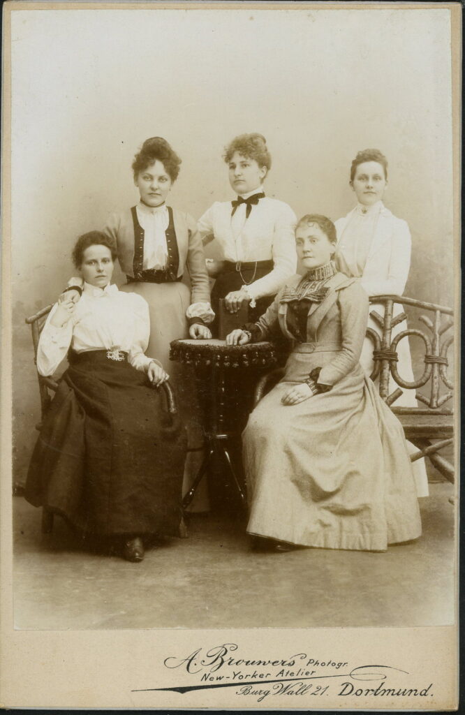 A monochrome photographic portrait from between 1865 and the 1920s taken by A. Brouwers, Burg Wall 21, Dortmund