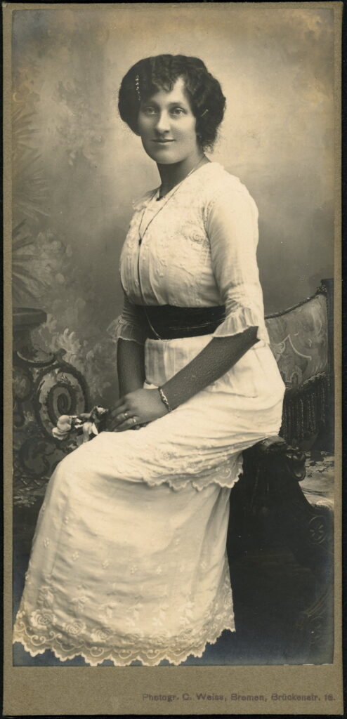 A monochrome photographic portrait from between 1865 and the 1920s taken by C. Weiss, Brückenstraße 16, Bremen