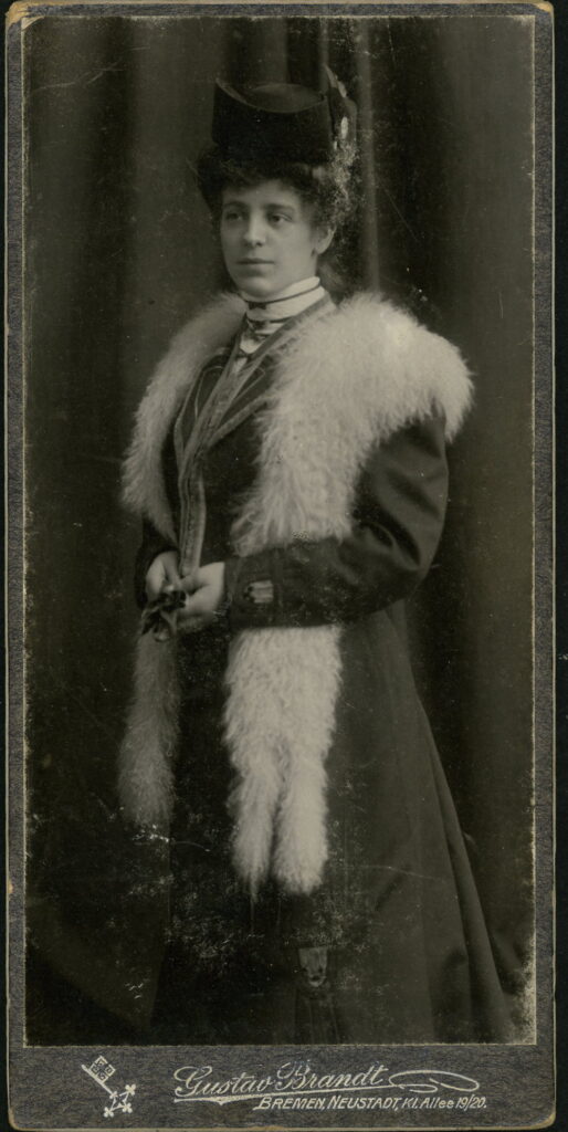 A monochrome photographic portrait from between 1865 and the 1920s taken by Gustav Brandt, Kl. Allee 19 / 20, Bremen-Neustadt