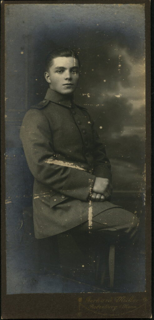 A monochrome photographic portrait from between 1865 and the 1920s taken by Gerhard Müller, Rotenburg i. Hann