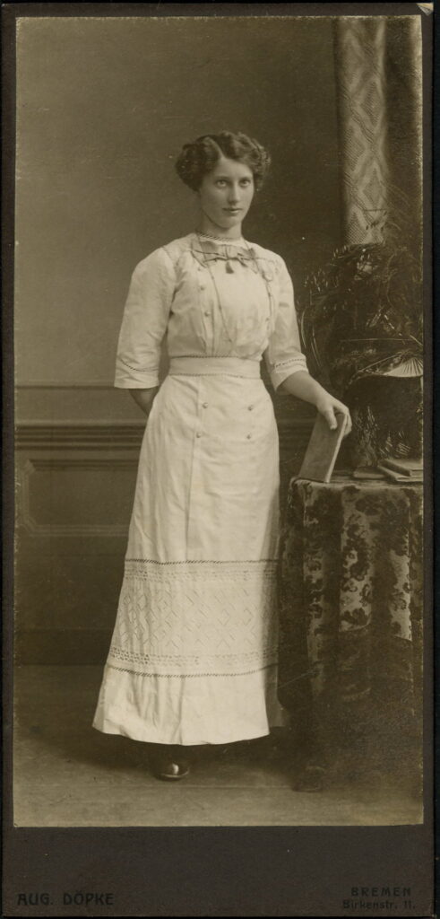 A monochrome photographic portrait from between 1865 and the 1920s taken by Aug. Döpke, Birkenstraße 11, Bremen