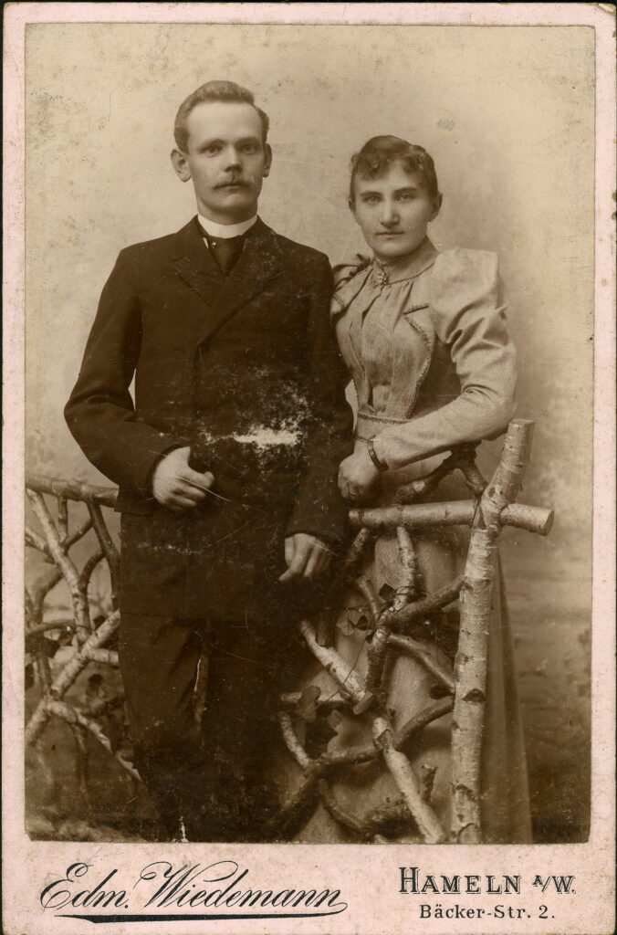 A monochrome photographic portrait from between 1865 and the 1920s taken by Edm. Wiedemann, Bäcker-Straße 2, Hameln a. W.