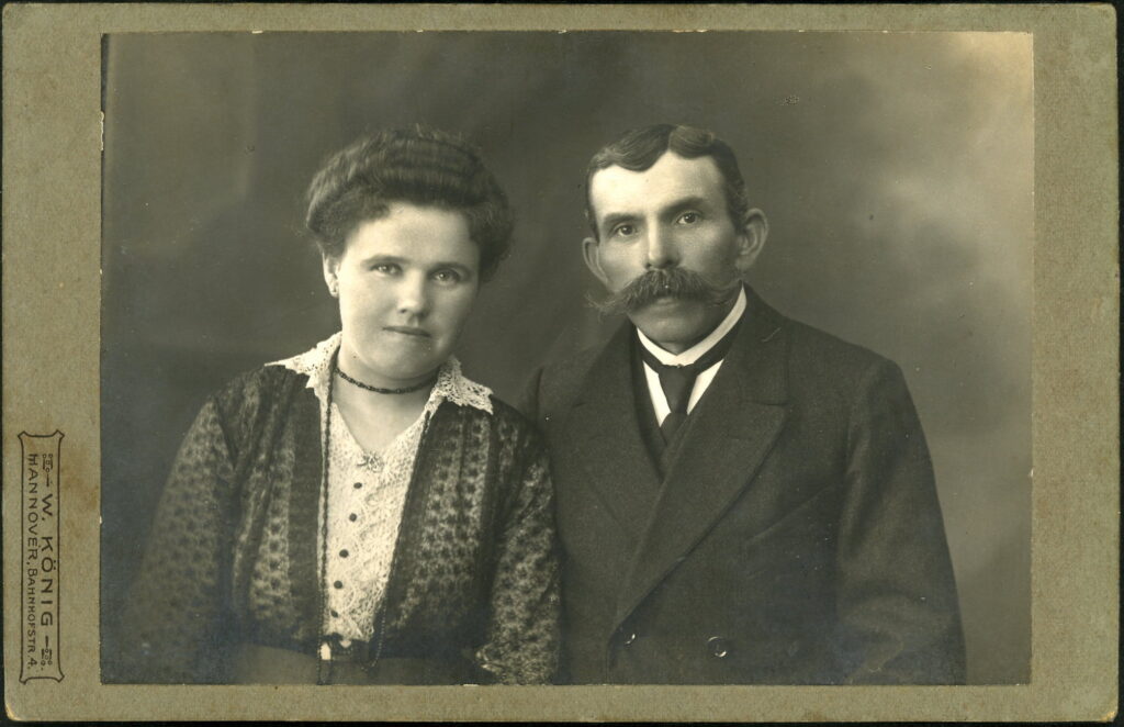 A monochrome photographic portrait from between 1865 and the 1920s taken by W. König, Bahnhofstraße 4, Hannover