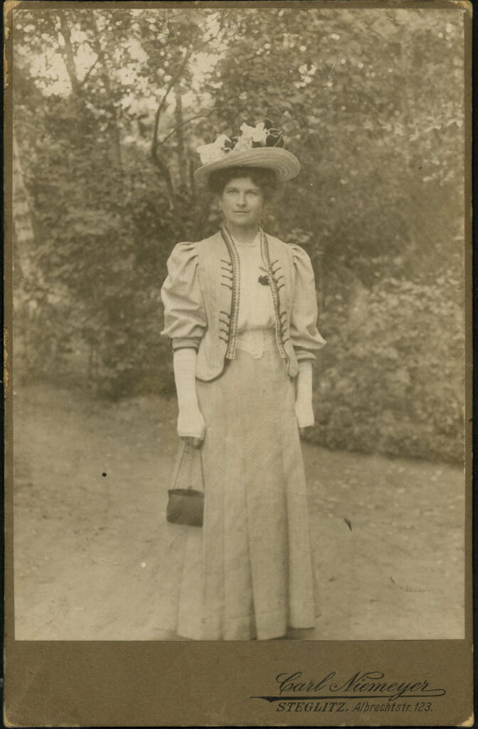 A monochrome photographic portrait from between 1865 and the 1920s taken by Carl Niemeyer, Albrechtstraße 123, Steglitz