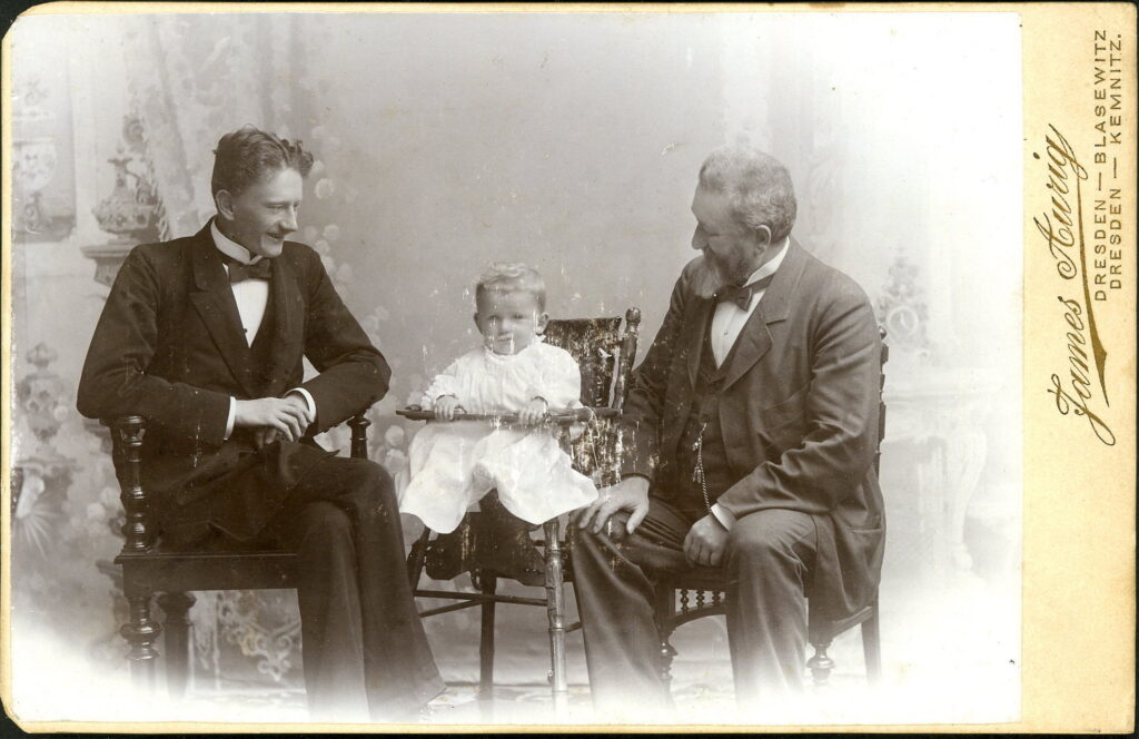 A monochrome photographic portrait from between 1865 and the 1920s taken by James Aurig, Hain-Straße 14, Dresden-Blasewitz and Meißnerstraße 16, Dresden-Kemnitz, and dated 1900