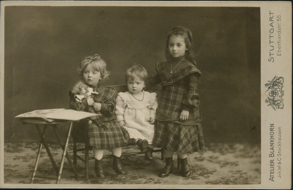A monochrome photographic portrait from between 1865 and the 1920s taken in Atelier Blankhorn, inh. Wilh. & Carl Stockhausen, Eberhardstraße 55, Stuttgart