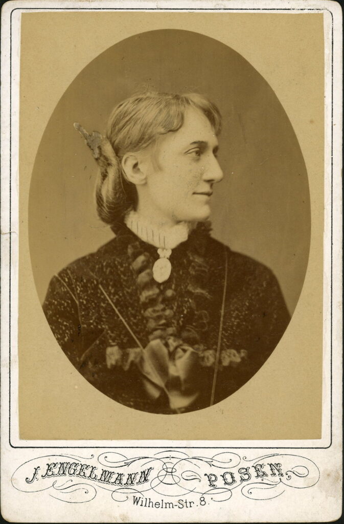 A monochrome photographic portrait from between 1865 and the 1920s taken by J. Engelmann, Wilhelm-Straße 8, Posen