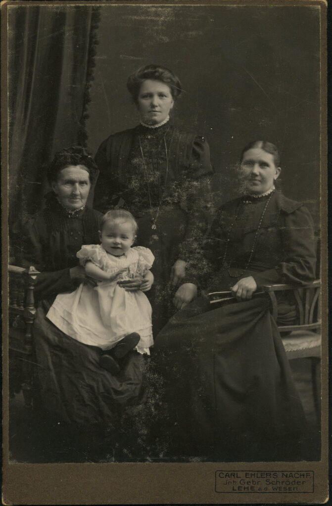 A monochrome photographic portrait from between 1865 and the 1920s taken by Carl Ehlers, inh. Gebr. Schröder, Hafenstraße 76, Lehe a. d. Weser