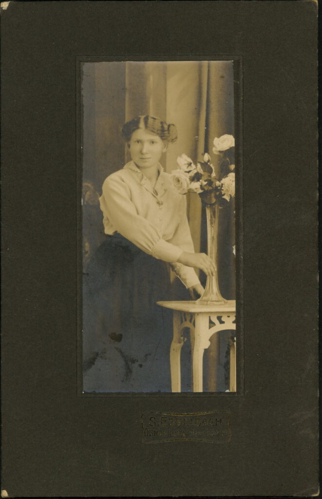 A monochrome photographic portrait from between 1865 and the 1920s taken by S. Esselbach, Johannisstraße 65, Osnabrück