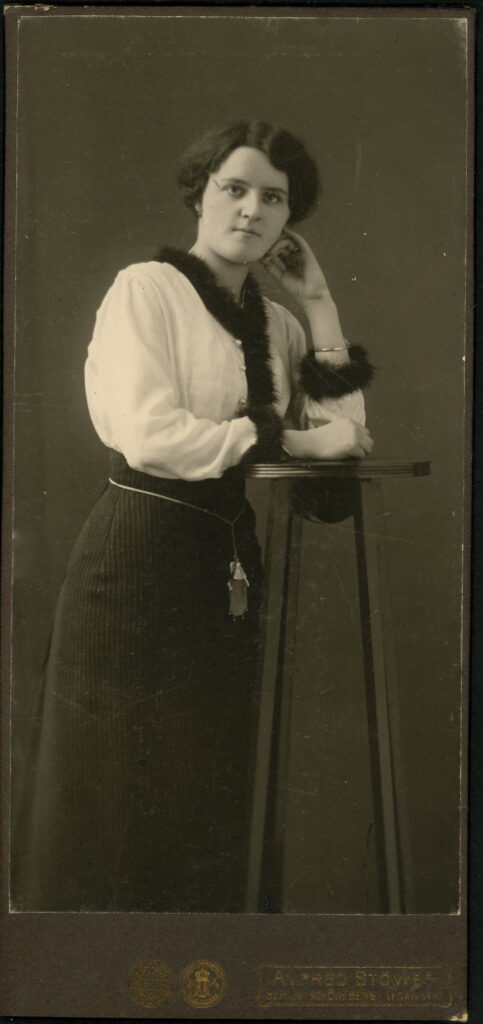 A monochrome photographic portrait from between 1865 and the 1920s taken by Alfred Stöwer, Sedan-Straße 1, Berlin-Schöneberg