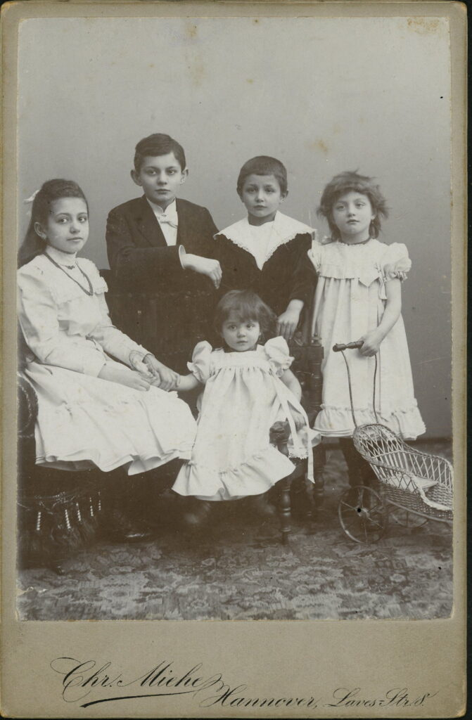 A monochrome photographic portrait from between 1865 and the 1920s taken by Chr. Miehe, Laves-Straße 8, Hannover