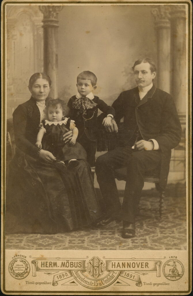 A monochrome photographic portrait from between 1865 and the 1920s taken by Herm. Möbus, Augustenstraße 15, Hannover, and Umfuhr 2, Hannover, and dated 1890 / 1891