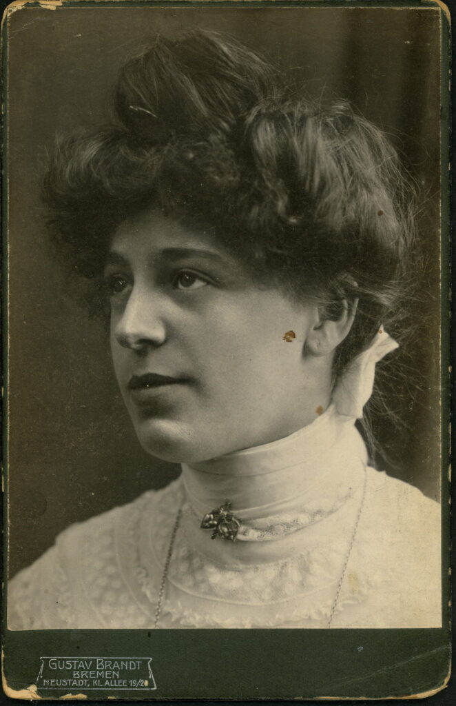 A monochrome photographic portrait from between 1865 and the 1920s taken by Gustav Brandt, Kl. Allee 19 / 20, Neustadt, Bremen