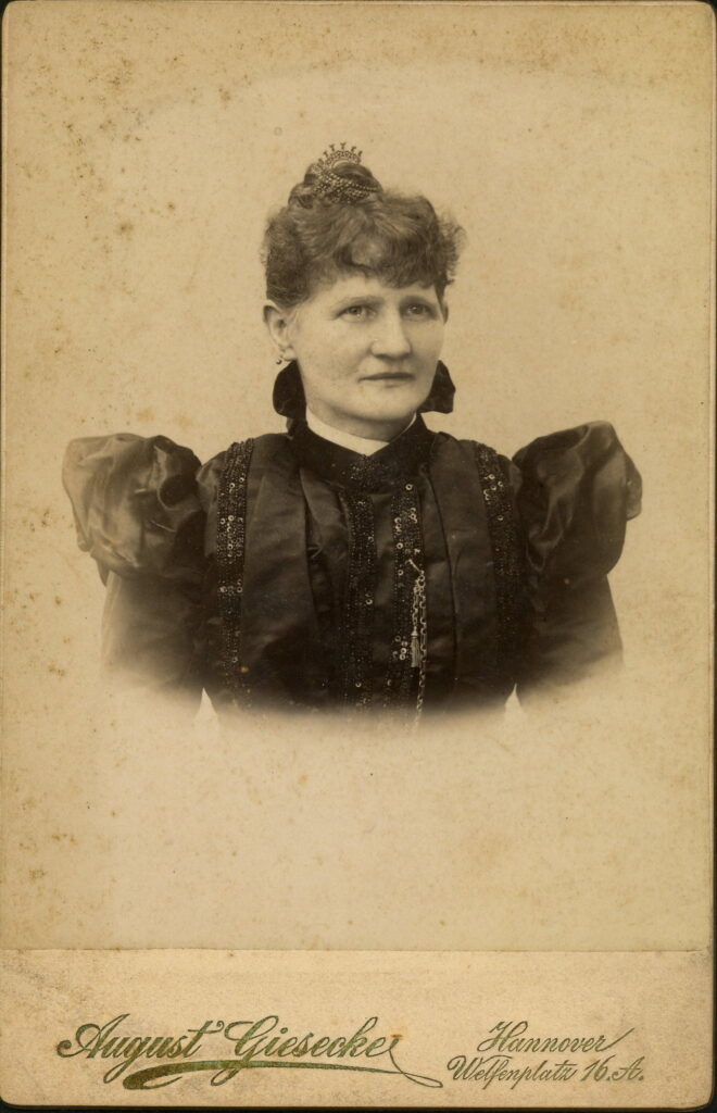 A monochrome photographic portrait from between 1865 and the 1920s taken by August Giesecke, Welfenplatz 16a, Hannover