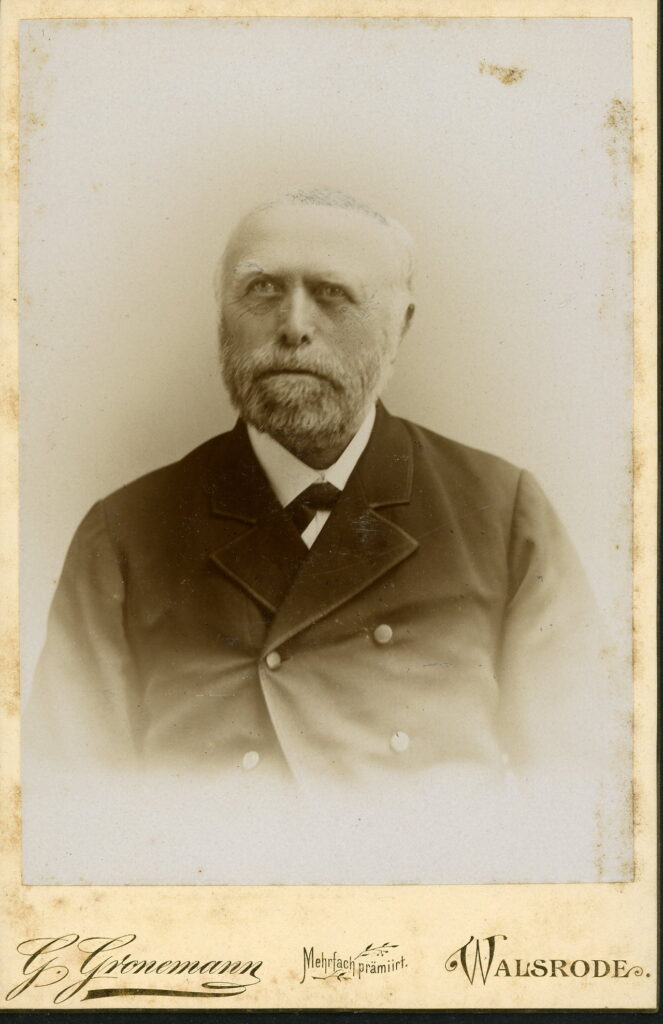 A monochrome photographic portrait from between 1865 and the 1920s taken by G. Gronemann, Walsrode